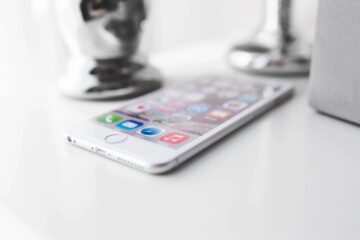 How to Simplify Your iPhone for a Less Distracting Life